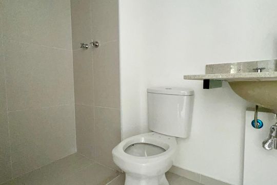 Banheiro de apartamento à venda com 2 quartos, 68m² em Vila Anglo Brasileira, São Paulo