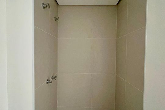 Banheiro de apartamento à venda com 2 quartos, 56m² em Vila Anglo Brasileira, São Paulo