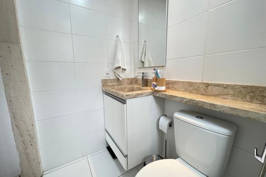 Banheiro de apartamento para alugar com 1 quarto, 31m² em Ferreira, São Paulo