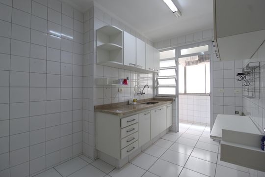 Cozinha de apartamento para alugar com 3 quartos, 98m² em Itaim Bibi, São Paulo