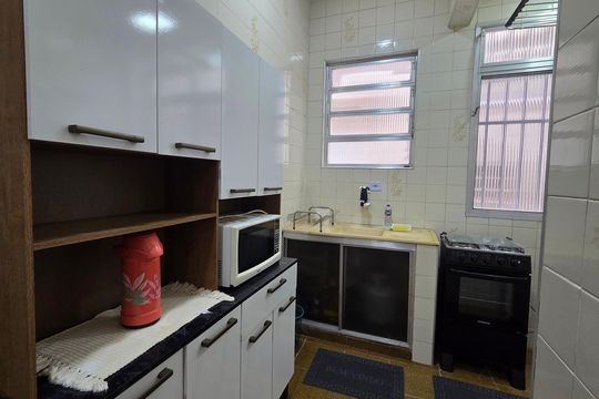 Cozinha de apartamento para alugar com 1 quarto, 48m² em Boqueirão, Praia Grande