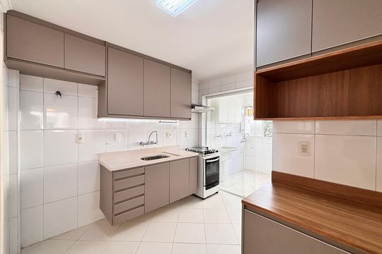 Cozinha de apartamento à venda com 2 quartos, 71m² em Indianópolis, São Paulo