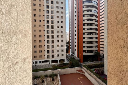 Vista de apartamento à venda com 2 quartos, 71m² em Indianópolis, São Paulo
