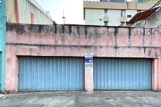 Fachada de casa para alugar com 3 quartos, 100m² em Santa Tereza, Belo Horizonte