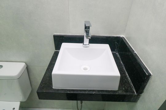 Banheiro de kitnet/studio para alugar com 1 quarto, 25m² em Jardim Bom Pastor, Santo André