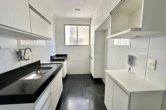 Cozinha de apartamento para alugar com 2 quartos, 55m² em Cabral, Contagem