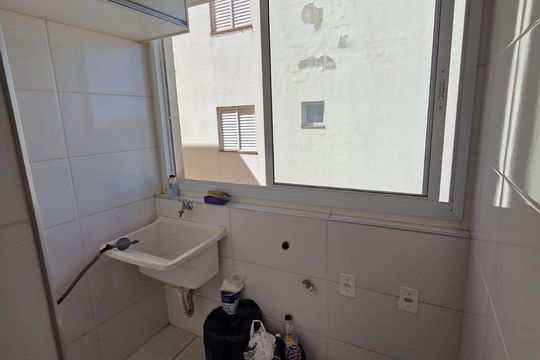 Área de serviço de apartamento para alugar com 2 quartos, 48m² em Shopping Park, Uberlândia