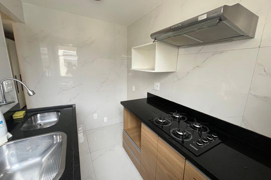 Cozinha de apartamento para alugar com 1 quarto, 40m² em Taquara, Rio de Janeiro
