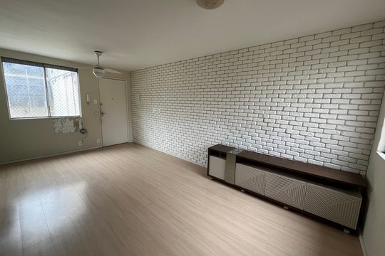 Sala de apartamento para alugar com 1 quarto, 40m² em Taquara, Rio de Janeiro