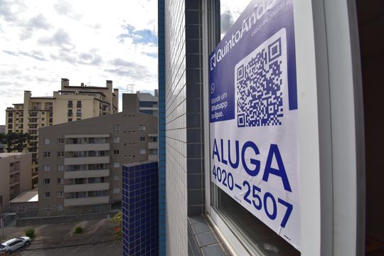 Placa de kitnet/studio para alugar com 1 quarto, 40m² em Água Verde, Curitiba