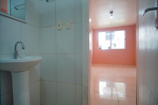 Banheiro de apartamento à venda com 2 quartos, 48m² em Santos Dumont, São Leopoldo