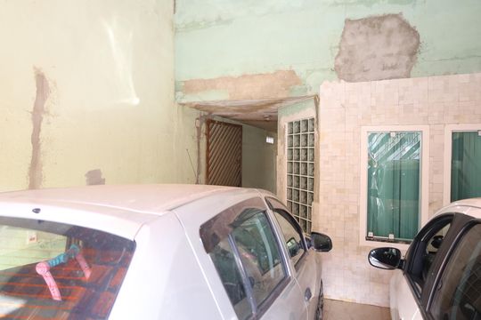 Garagem de casa à venda com 3 quartos, 100m² em Parada Xv de Novembro, São Paulo