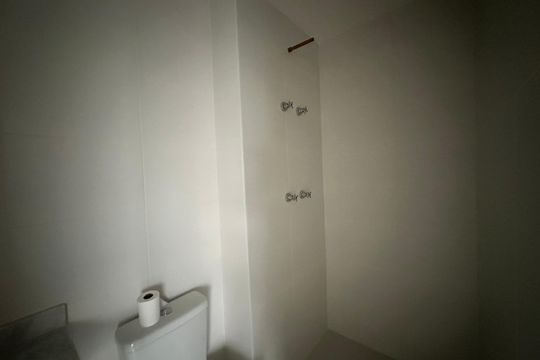 Banheiro de apartamento à venda com 1 quarto, 67m² em Nova Aldeinha, Barueri