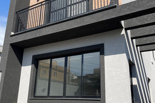Fachada de casa de condomínio à venda com 3 quartos, 150m² em Alphaville, Santana de Parnaíba