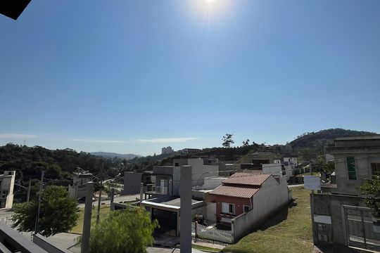 Vista de casa de condomínio à venda com 3 quartos, 150m² em Alphaville, Santana de Parnaíba