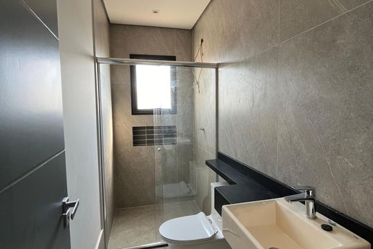 Banheiro de casa de condomínio à venda com 3 quartos, 150m² em Alphaville, Santana de Parnaíba