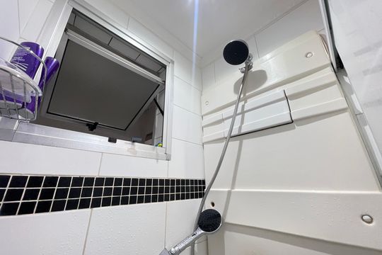 Banheiro de apartamento para alugar com 2 quartos, 48m² em Jardim Monte Alegre, São Paulo