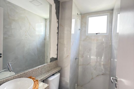 Banheiro Social de apartamento para alugar com 2 quartos, 49m² em Vila Cristina, Contagem