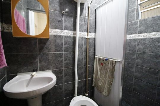 Banheiro de casa para alugar com 2 quartos, 50m² em Taquara, Rio de Janeiro