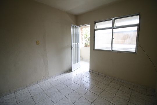 Sala de casa para alugar com 2 quartos, 50m² em Taquara, Rio de Janeiro