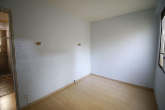 Quarto 1 de apartamento para alugar com 2 quartos, 50m² em Taquara, Rio de Janeiro