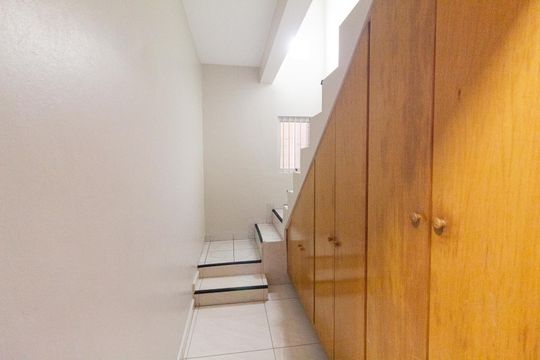 Corredor de casa para alugar com 3 quartos, 154m² em Vila Menck, Osasco