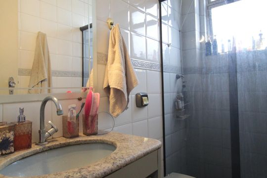 Banheiro Social de apartamento à venda com 2 quartos, 58m² em Glória, Belo Horizonte