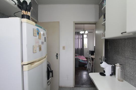 Cozinha de apartamento à venda com 2 quartos, 58m² em Glória, Belo Horizonte