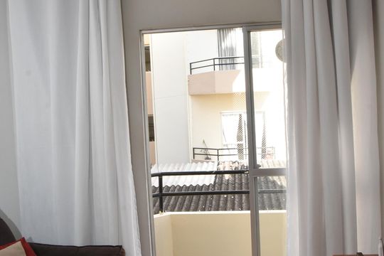 sala vista para a varanda de apartamento para alugar com 2 quartos, 66m² em Vila Formosa, Jundiaí