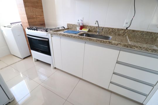 Cozinha de apartamento para alugar com 2 quartos, 57m² em Santa Mônica, Uberlândia