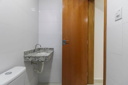 Banheiro de apartamento à venda com 2 quartos, 48m² em Vila Ema, São Paulo