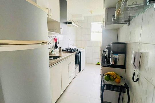 Cozinha de apartamento para alugar com 2 quartos, 50m² em Conjunto Habitacional Jardim Sao Bento, Embu das Artes