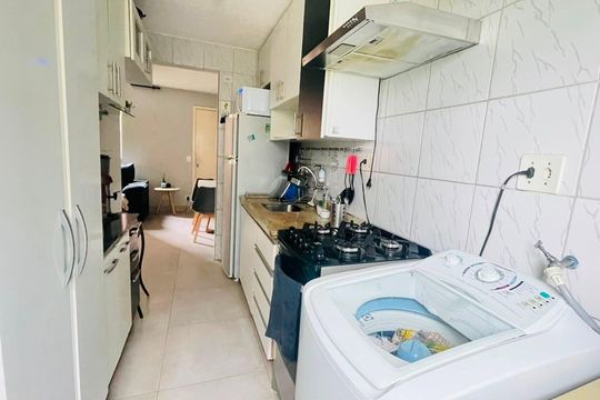 Cozinha e Área de Serviço de apartamento para alugar com 2 quartos, 50m² em Conjunto Habitacional Jardim Sao Bento, Embu das Artes