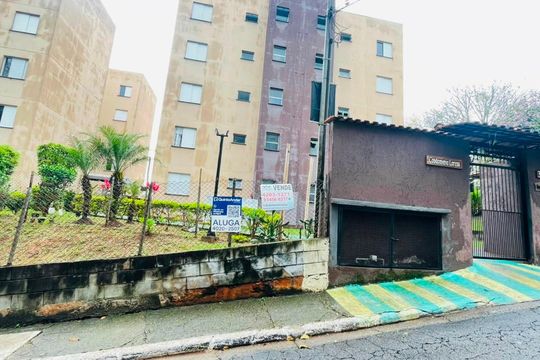 Fachada com placa de apartamento para alugar com 2 quartos, 50m² em Conjunto Habitacional Jardim Sao Bento, Embu das Artes