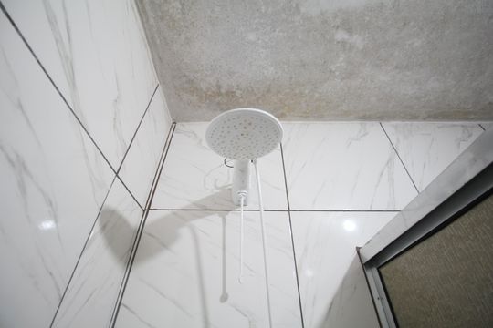 Banheiro de casa para alugar com 2 quartos, 80m² em Vila Ernesto, São Paulo