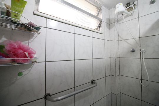 Banheiro de apartamento à venda com 2 quartos, 63m² em Anil, Rio de Janeiro