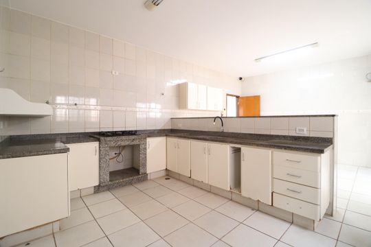 Cozinha de casa para alugar com 3 quartos, 120m² em Tabajaras, Uberlândia