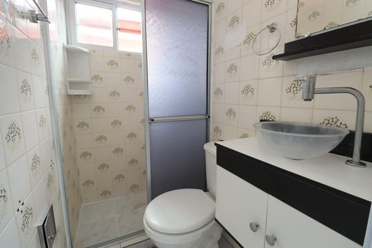 Banheiro de apartamento para alugar com 2 quartos, 50m² em Cabula Vi, Salvador