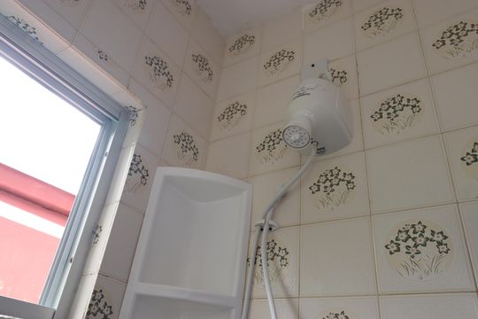 Banheiro de apartamento para alugar com 2 quartos, 50m² em Cabula Vi, Salvador