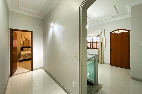 Corredor de casa à venda com 4 quartos, 426m² em Vitoria, Belo Horizonte