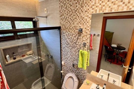 Banheiro de casa à venda com 6 quartos, 535m² em Q 20, Brasília