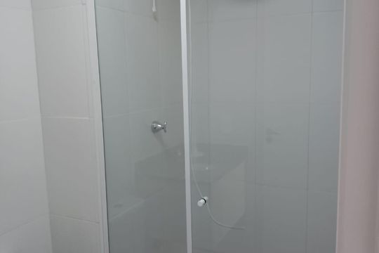 Banheiro de apartamento para alugar com 1 quarto, 27m² em Campo Belo, São Paulo