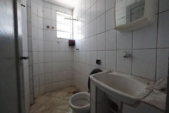 Banheiro de kitnet/studio para alugar com 1 quarto, 36m² em Liberdade, São Paulo