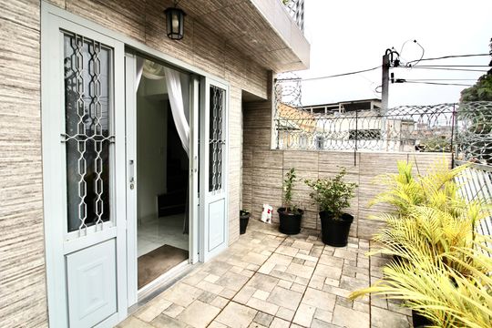 Varanda de casa à venda com 3 quartos, 150m² em Jardim Santa Maria, São Paulo