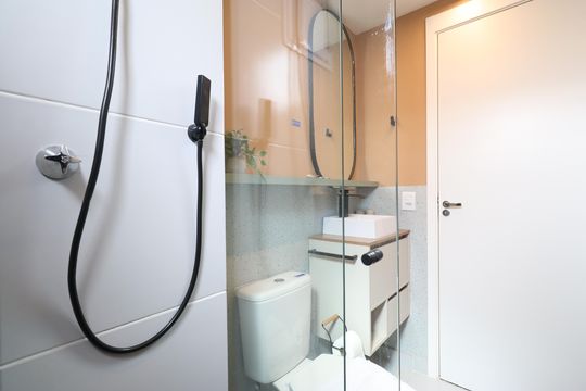 Banheiro de apartamento para alugar com 1 quarto, 28m² em Barra Funda, São Paulo