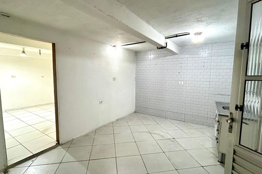 Sala/Cozinha de casa para alugar com 1 quarto, 43m² em Vila Itapoan, Guarulhos