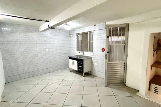 Sala/Cozinha de casa para alugar com 1 quarto, 43m² em Vila Itapoan, Guarulhos