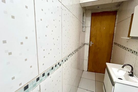 Banheiro de casa para alugar com 1 quarto, 43m² em Vila Itapoan, Guarulhos