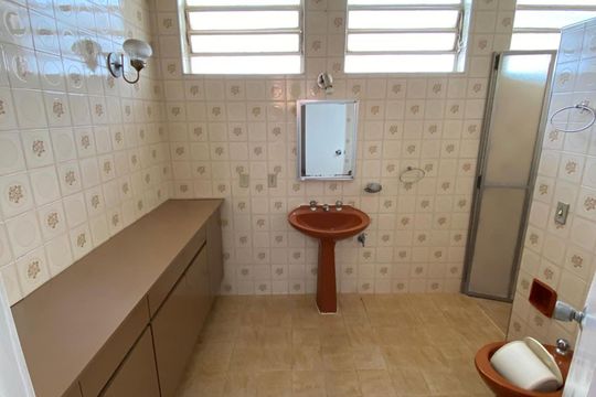 Banheiro de casa à venda com 4 quartos, 373m² em Pacaembu, São Paulo