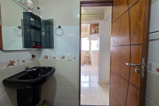 Banheiro de apartamento para alugar com 1 quarto, 51m² em Canto do Forte, Praia Grande